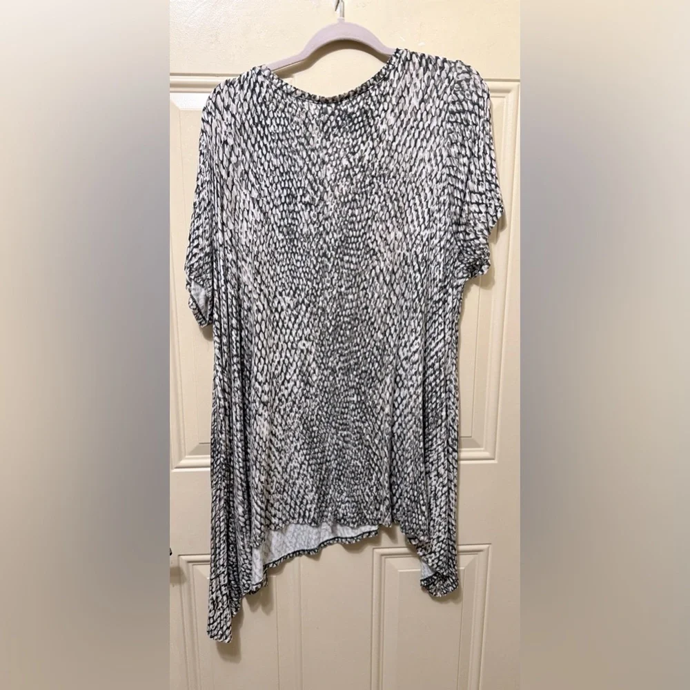 ana A New Approach Shark Bite Tunic Top in Size 2X - Picture 2 of 3